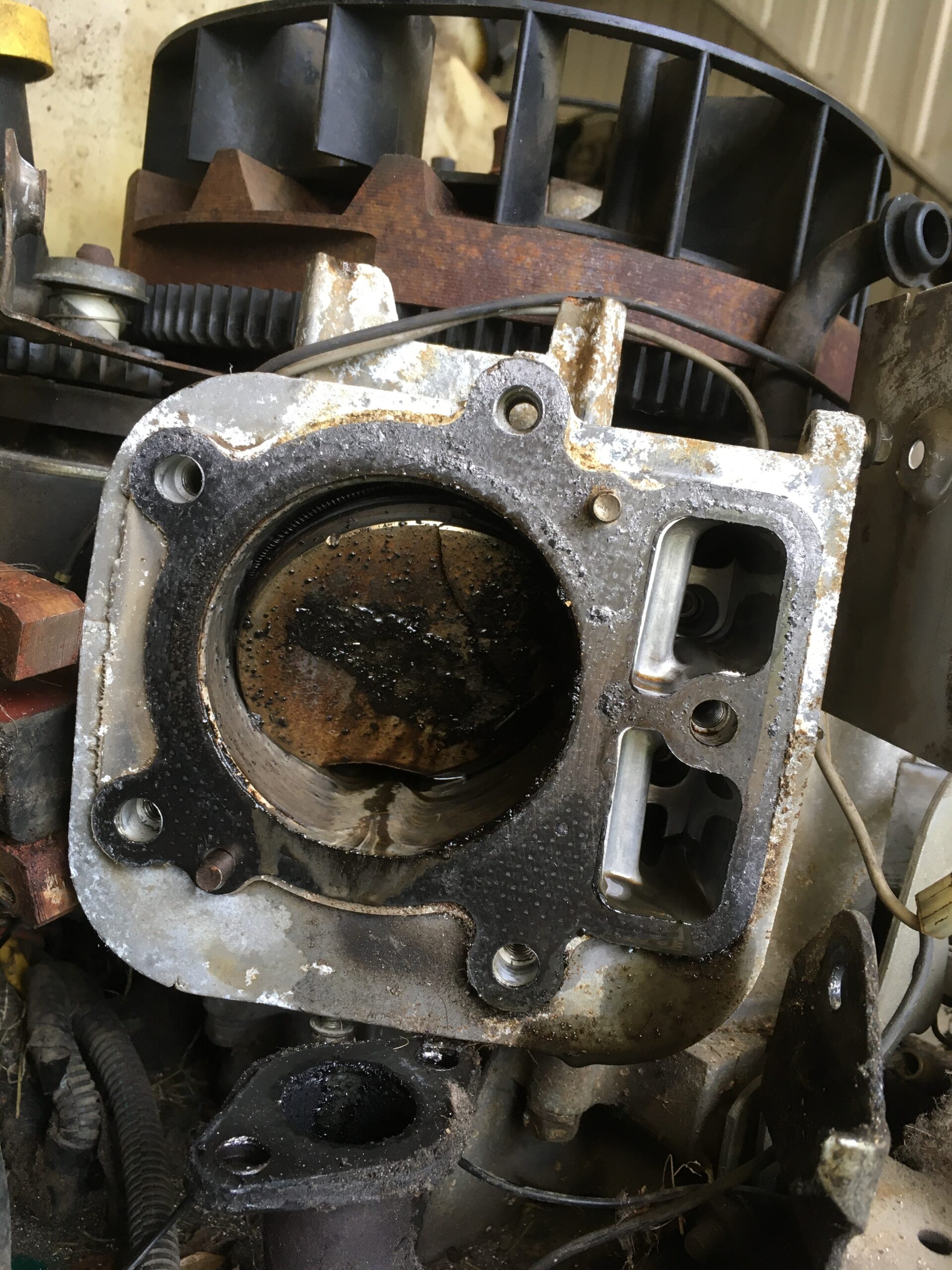 pièced du moteur sauté